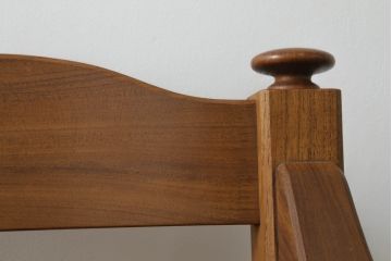 和製ビンテージ　高級品!　三越デパート　チーク無垢材　カーブを描くアームが特徴的な1人掛けソファ(アームチェア、一人掛け)(R-063660)