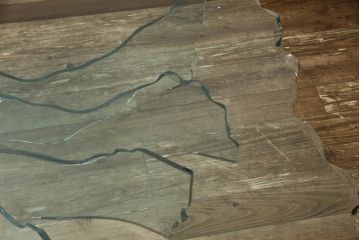 中古　美品　イタリア高級家具　FIAM Italia(フィアムイタリア)　shell　曲面ガラス　打ち寄せる波のようなデザインが美しいローテーブル(ガラステーブル、センターテーブル、コーヒーテーブル)(定価約90万円)(R-063661)