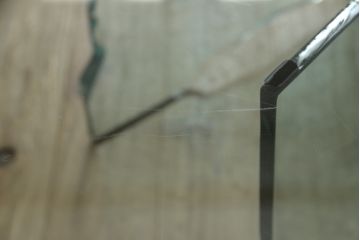 中古　美品　イタリア高級家具　FIAM Italia(フィアムイタリア)　shell　曲面ガラス　打ち寄せる波のようなデザインが美しいローテーブル(ガラステーブル、センターテーブル、コーヒーテーブル)(定価約90万円)(R-063661)
