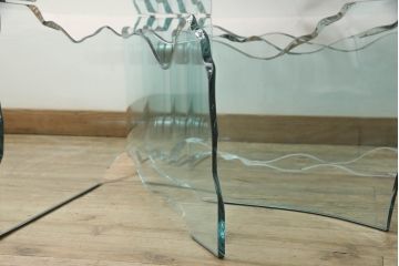 中古　美品　イタリア高級家具　FIAM Italia(フィアムイタリア)　shell　曲面ガラス　打ち寄せる波のようなデザインが美しいローテーブル(ガラステーブル、センターテーブル、コーヒーテーブル)(定価約90万円)(R-063661)