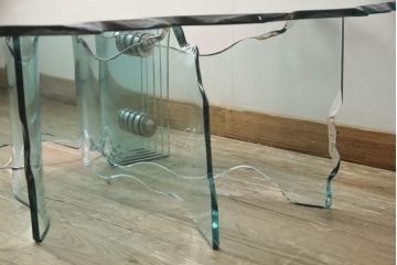 中古　美品　イタリア高級家具　FIAM Italia(フィアムイタリア)　shell　曲面ガラス　打ち寄せる波のようなデザインが美しいローテーブル(ガラステーブル、センターテーブル、コーヒーテーブル)(定価約90万円)(R-063661)