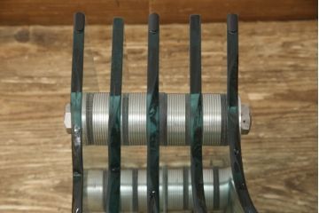 中古　美品　イタリア高級家具　FIAM Italia(フィアムイタリア)　shell　曲面ガラス　打ち寄せる波のようなデザインが美しいローテーブル(ガラステーブル、センターテーブル、コーヒーテーブル)(定価約90万円)(R-063661)