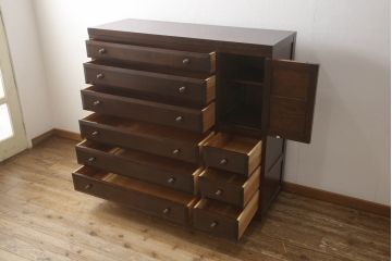 中古　美品　松本民芸家具　シックな佇まいが上質な空間づくりにぴったりなD型和タンス(引き出し、チェスト、整理箪笥)(定価約67万円)(R-063668)