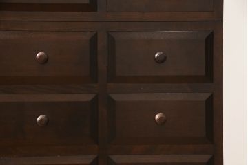 中古　美品　松本民芸家具　シックな佇まいが上質な空間づくりにぴったりなD型和タンス(引き出し、チェスト、整理箪笥)(定価約67万円)(R-063668)