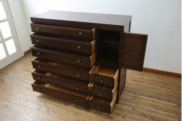 中古　美品　松本民芸家具　シックな佇まいが上質な空間づくりにぴったりなD型和タンス　定価約67万円相当　(R-063668)