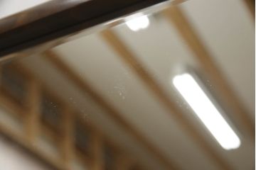 中古　北海道民芸家具　どんな空間にも馴染むシンプルなデザインが魅力のウォールミラー(壁掛け鏡)(R-063670)