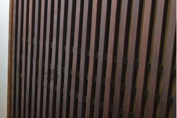 アンティーク建具　極上　高級品!!　総欅(ケヤキ)材　和モダンな雰囲気を高める格子窓2枚セット(格子戸、引き戸、建具)(R-063672)