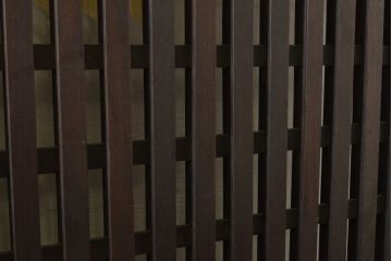 アンティーク建具　極上　高級品!!　総欅(ケヤキ)材　和モダンな雰囲気を高める格子窓2枚セット(格子戸、引き戸、建具)(R-063672)