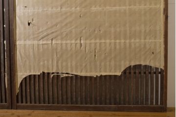 アンティーク建具　極上　高級品!!　総欅(ケヤキ)材　和モダンな雰囲気を高める格子窓2枚セット(格子戸、引き戸、建具)(R-063672)