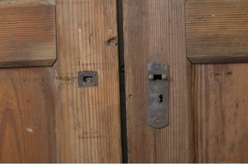 アンティーク建具　木の温かな色合いが魅力の板戸2枚セット(引き戸、玄関戸)(R-063701)