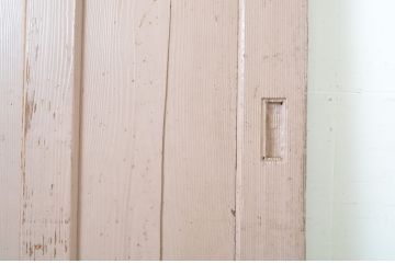 アンティーク建具　ペイント仕上げ限定　ピンクのペンキが印象的な引き戸1枚(ガラス戸)(R-063702)