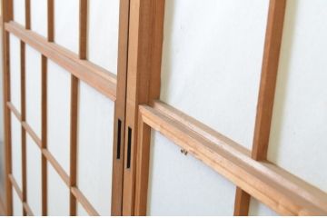 レトロ建具　昭和レトロ　温かな木の色味が魅力の雪見障子戸4枚セット(建具、引き戸、擦り上げ障子戸、擦上障子戸、ガラス戸)(R-063704)
