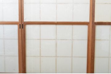 レトロ建具　昭和レトロ　温かな木の色味が魅力の雪見障子戸4枚セット(建具、引き戸、擦り上げ障子戸、擦上障子戸、ガラス戸)(R-063704)
