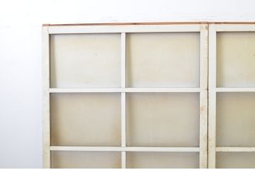 アンティーク建具　ペイント仕上げ限定　レトロな雰囲気づくりにおすすめ!白のペイントが印象的なガラス戸2枚セット(引き戸)(R-063706)