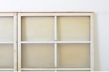 アンティーク建具　ペイント仕上げ限定　レトロな雰囲気づくりにおすすめ!白のペイントが印象的なガラス戸2枚セット(引き戸)(R-063706)