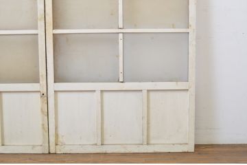 アンティーク建具　ペイント仕上げ限定　レトロな雰囲気づくりにおすすめ!白のペイントが印象的なガラス戸2枚セット(引き戸)(R-063706)