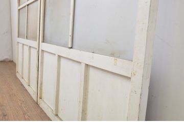 アンティーク建具　ペイント仕上げ限定　レトロな雰囲気づくりにおすすめ!白のペイントが印象的なガラス戸2枚セット(引き戸)(R-063706)