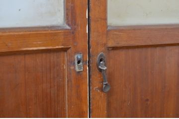 アンティーク建具　ペイント仕上げ限定　レトロな雰囲気づくりにおすすめ!白のペイントが印象的なガラス戸2枚セット(引き戸)(R-063706)