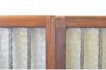 アンティーク建具　腰板欅(ケヤキ)材　プレスガラスが美しい格子ガラス戸2枚セット(格子戸、引き戸)(R-063707)