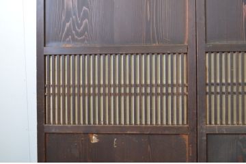 アンティーク建具　裏障子付き　時代の流れを感じさせる色合いが魅力の格子帯戸3枚セット(板戸、格子戸、障子戸、引き戸)(R-063719)