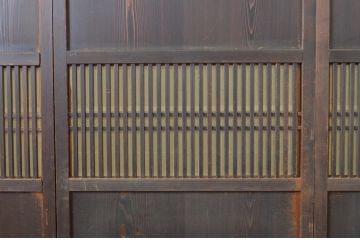 アンティーク建具　裏障子付き　時代の流れを感じさせる色合いが魅力の格子帯戸3枚セット(板戸、格子戸、障子戸、引き戸)(R-063719)