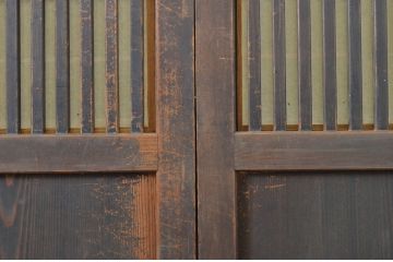 アンティーク建具　裏障子付き　時代の流れを感じさせる色合いが魅力の格子帯戸3枚セット(板戸、格子戸、障子戸、引き戸)(R-063719)