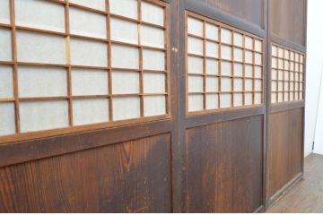 アンティーク建具　裏障子付き　時代の流れを感じさせる色合いが魅力の格子帯戸3枚セット(板戸、格子戸、障子戸、引き戸)(R-063719)