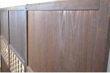 アンティーク建具　裏障子付き　時代の流れを感じさせる色合いが魅力の格子帯戸3枚セット(板戸、格子戸、障子戸、引き戸)(R-063719)