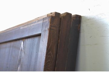 アンティーク建具　裏障子付き　時代の流れを感じさせる色合いが魅力の格子帯戸3枚セット(板戸、格子戸、障子戸、引き戸)(R-063719)