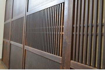 アンティーク建具　裏障子付き　木目が美しい格子帯戸4枚セット(板戸、格子戸、障子戸、引き戸)(R-063720)