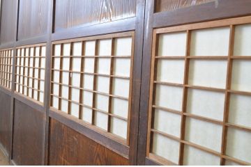 アンティーク建具　裏障子付き　木目が美しい格子帯戸4枚セット(板戸、格子戸、障子戸、引き戸)(R-063720)