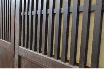 アンティーク建具　裏障子付き　情緒ある和の雰囲気作りにおすすめの格子帯戸3枚セット(格子戸、引き戸)(R-063721)