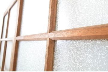 アンティーク建具　木のぬくもり感じる色合いが魅力のガラス戸2枚セット(引き戸)(R-063743)