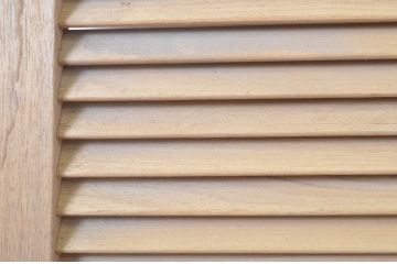 アンティーク建具　木の温もりを感じるルーバー引き戸1枚(ルーバー戸、ジャロジー戸、雨戸、木製)(R-063745)