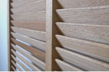 アンティーク建具　木の温もりを感じるルーバー引き戸1枚(ルーバー戸、ジャロジー戸、雨戸、木製)(R-063745)
