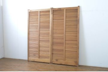 アンティーク建具　木の温もりを感じるルーバー引き戸2枚セット(ルーバー戸、ジャロジー戸、雨戸、木製)(R-063746)