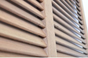 アンティーク建具　木の温もりを感じるルーバー引き戸2枚セット(ルーバー戸、ジャロジー戸、雨戸、木製)(R-063746)