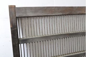 アンティーク建具　極厚　総欅(ケヤキ)材　枯れた感じがいいね!!経年を感じる風合いが魅力の鉄格子蔵戸1枚(玄関戸、引き戸、建具)(R-063762)