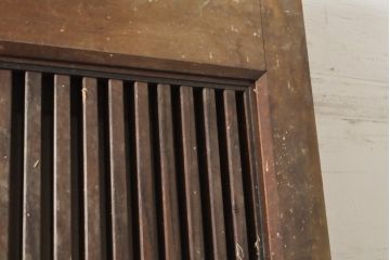 アンティーク建具　檜(ヒノキ)材　欅(ケヤキ)材　桟の細さがいいね!!経年による風合いが味わい深い格子戸1枚(玄関戸、蔵戸、引き戸、建具)(R-063764)