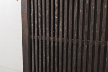 和製アンティーク　ヒノキ(檜)材　欅(ケヤキ)材　重厚感のある佇まいが魅力の格子蔵戸1枚(玄関戸、引き戸、建具)(R-063766)