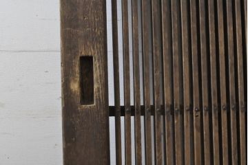 和製アンティーク　総欅(ケヤキ)材　新潟　細かな桟が魅力的!時を経た木色が味わい深い格子蔵戸1枚(建具、引き戸、玄関戸)(R-063767)