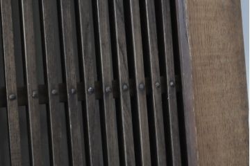 和製アンティーク　総欅(ケヤキ)材　新潟　細かな桟が魅力的!時を経た木色が味わい深い格子蔵戸1枚(建具、引き戸、玄関戸)(R-063767)