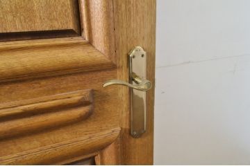 中古　ブランド家具　総ナラ(楢)材　立派な彫刻の高級ドア1枚(オークドア、扉、木製ドア、玄関ドア、建具)(R-063779)
