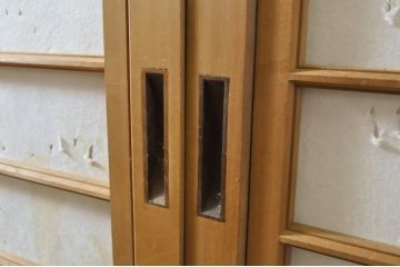 中古　上手物　和の空間づくりにおすすめ!　数寄屋で使われていた猫間障子戸2枚セット(雪見障子戸、建具、引き戸、擦り上げ障子戸、擦上障子戸、ガラス戸)(R-063790)