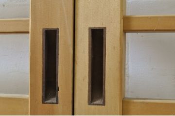 中古　高級品　和室と洋室の仕切りにもおすすめ!数寄屋の横桟荒格子戸2枚セット(建具、引き戸)(R-063794)