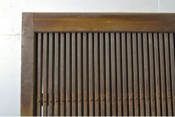 和製アンティーク　杉材　経年による風合いが味わい深い格子蔵戸1枚(建具、玄関戸、引き戸)(R-063796)