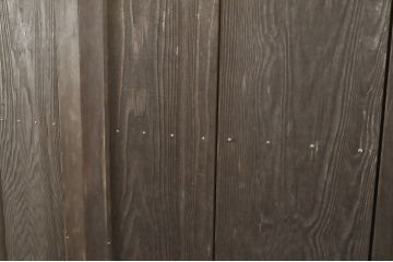 中古　板部は浮造り仕上げ!　趣のある風合いが魅力的な数寄屋の雨戸4枚セット(建具、板戸、引き戸)(R-063797)