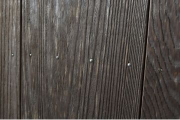 中古　板部は浮造り仕上げ!　趣のある風合いが魅力的な数寄屋の雨戸4枚セット(建具、板戸、引き戸)(R-063797)