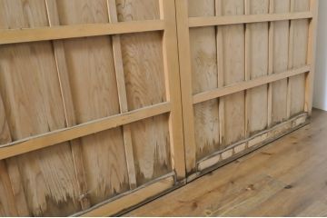 中古　板部は浮造り仕上げ!　趣のある風合いが魅力的な数寄屋の雨戸4枚セット(建具、板戸、引き戸)(R-063797)