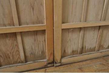 中古　板部は浮造り仕上げ!　趣のある風合いが魅力的な数寄屋の雨戸4枚セット(建具、板戸、引き戸)(R-063798)